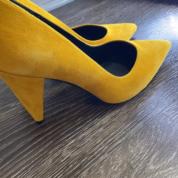 Marc Fisher LTD Suede Pumps - Picture 5 of 8